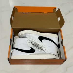 Nike Mid Blazer ‘77 women’s 6.5 men’s 5 brand new never worn in the box
